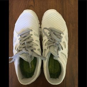 Barely worn Nike White size 6 Running Shoes!